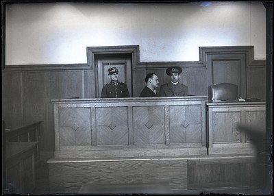 Inculpatul Florescu în timpul procesului crimei din Calea Șerban-Vodă, la care a asistat M.S. Marele Voievod Mihai