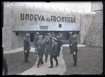 Carol al II-lea și Marele Voievod de Alba Iulia Mihai în inspecție pe linia de fortificații