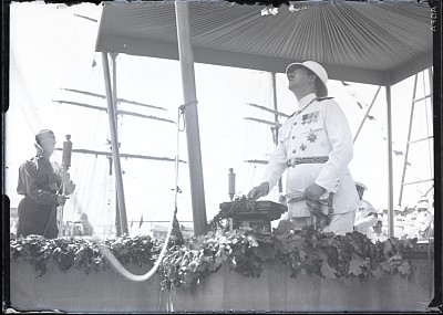 M. S. Regele Carol al II-lea rostind un discurs cu prilejul ceremoniei de botez a navei „Amiral Murgescu”