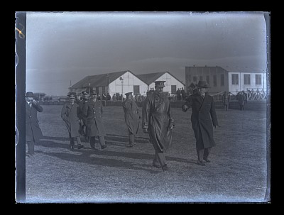 Regele Carol al II-lea la aerodromul Băneasa