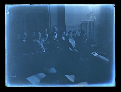 Regina Maria asistând la o ceremonie religioasă