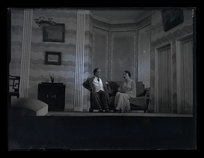 Scenă din timpul unui spectacol de teatru