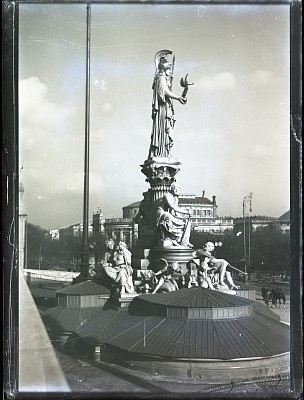 Fântâna Pallas Athene