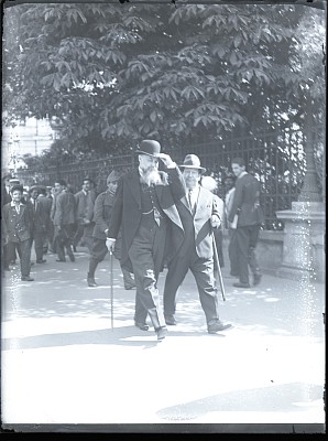Nicolae Iorga pe Calea Victoriei