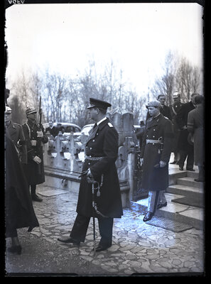 Majestățile Sale, Regele Carol al II-lea și Mare Voievod Mihai, la o ceremonie de la Curtea de Argeș